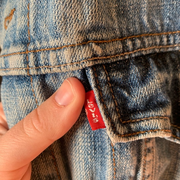 Classic Leviβs Jacket π - Picture 3 of 7